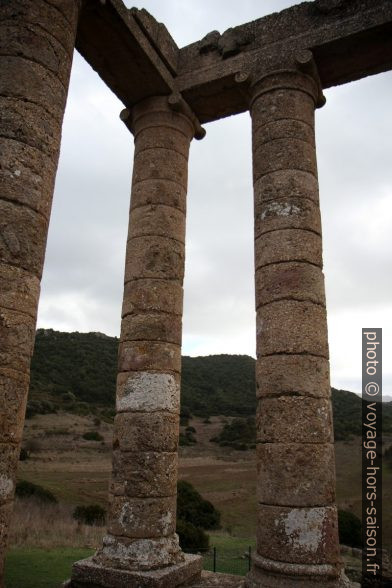 Chapiteaux ioniques du Temple d'Antas. Photo © Alex Medwedeff