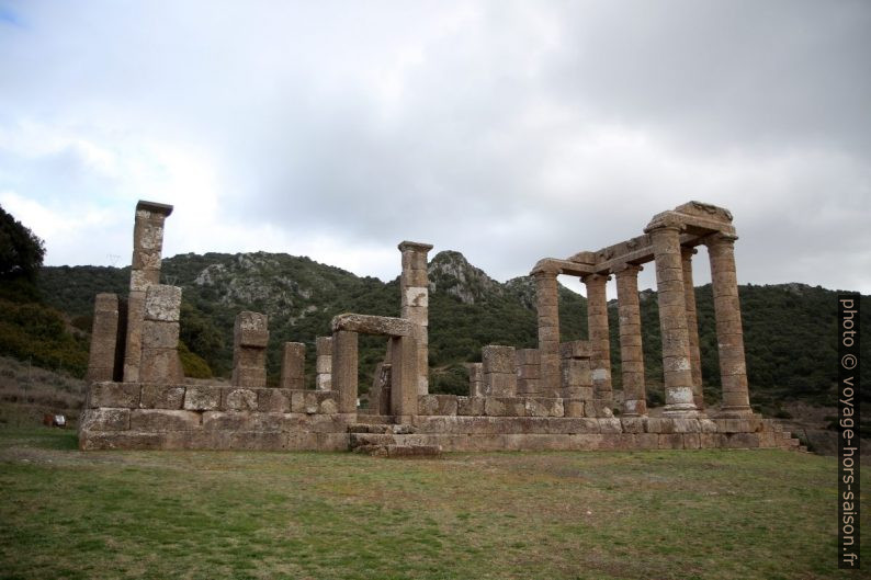 Vue latérale du Temple d'Antas. Photo © Alex Medwedeff