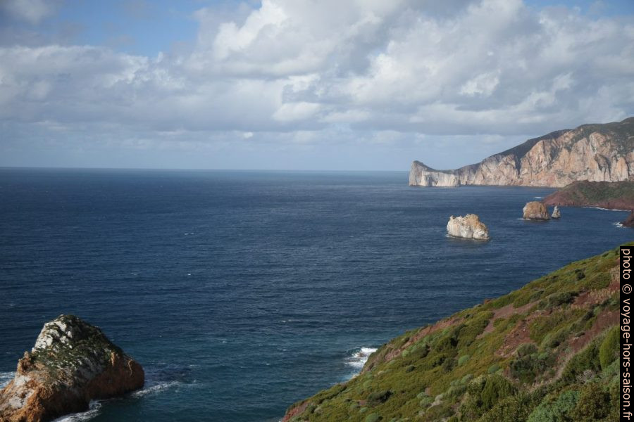 Côte rocheuse de l'Iglesiente au Porto di Nebida. Photo © Alex Medwedeff