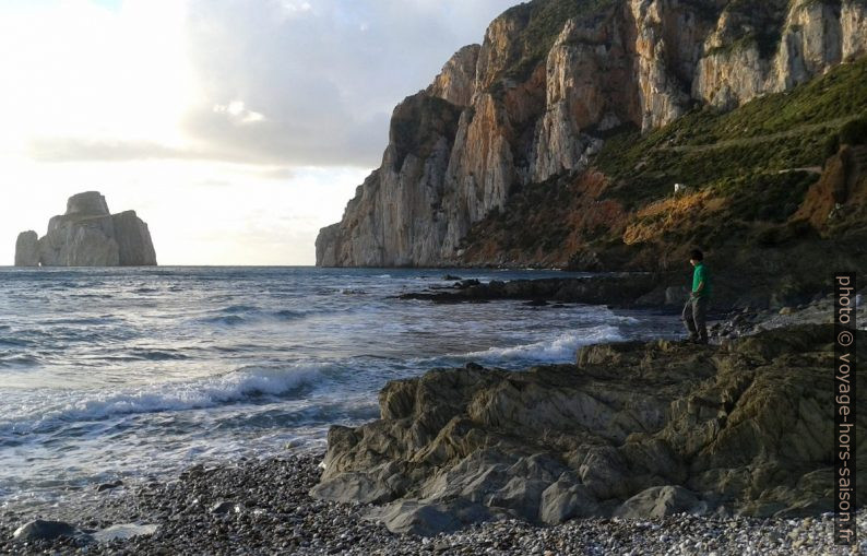 Nicolas sur la côte de Masua. Photo © André M. Winter