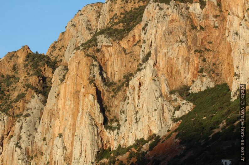 Falaises calcaires de Masua. Photo © André M. Winter