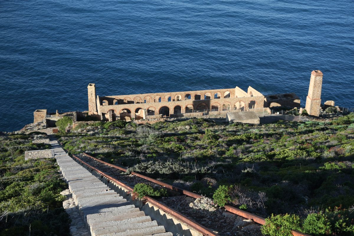 Marches et funiculaire de la Laverie Larmamora. Photo © Alex Medwedeff