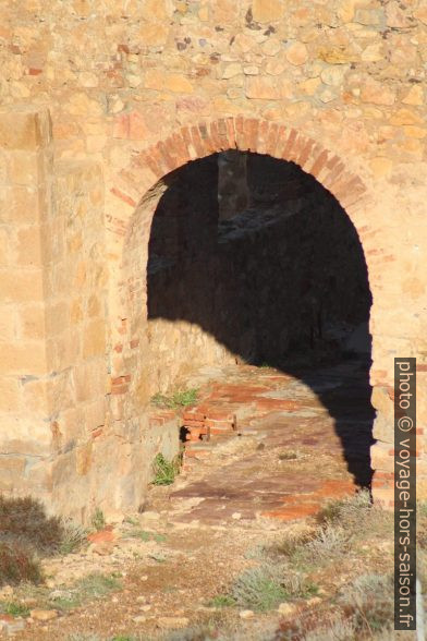 Détail des Ruines de Laverie Larmamora. Photo © André M. Winter