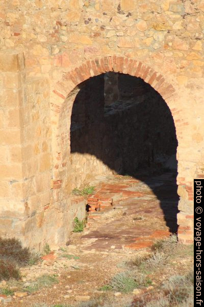 Détail des Ruines de Laverie Larmamora. Photo © André M. Winter