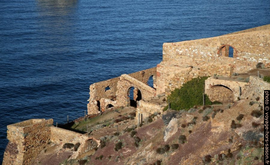 Ruines de Laverie Larmamora. Photo © Alex Medwedeff