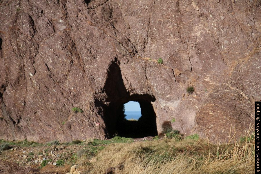 Tunnel de l'ancien chemin de fer de la mine de Nebida. Photo © Alex Medwedeff