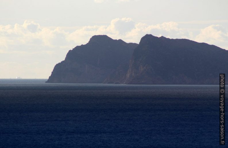 Zoom sur le Capo Teulada. Photo © André M. Winter