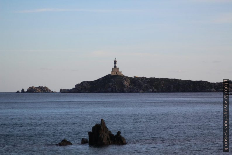 Isola dei Cavoli et son phare. Photo © André M. Winter