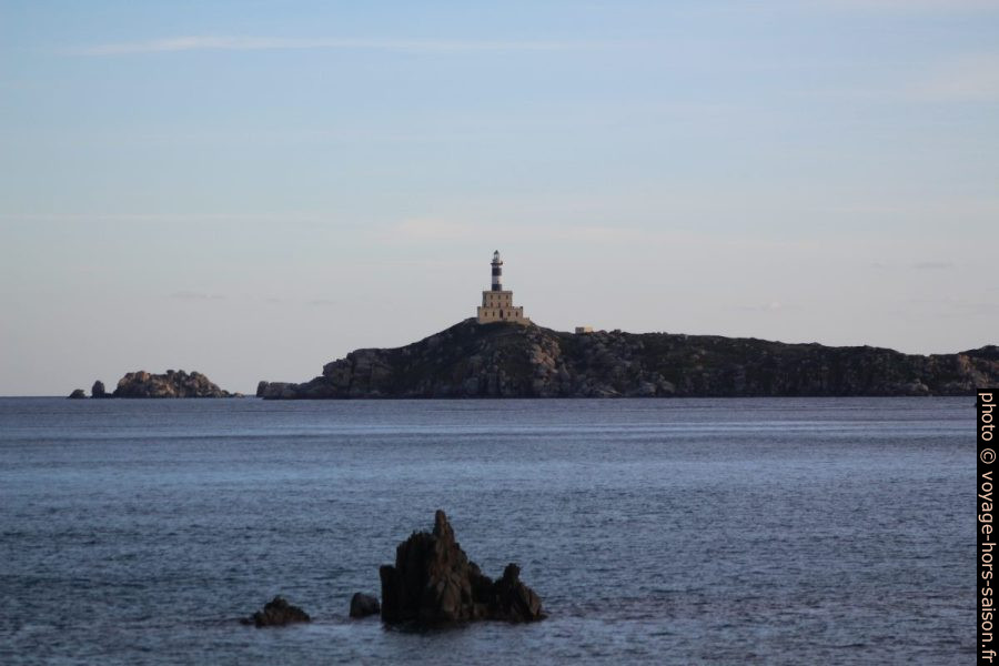 Isola dei Cavoli et son phare. Photo © André M. Winter