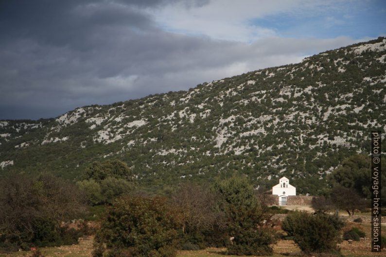 Cadre calcaire de San Pietro del Golgo. Photo © Alex Medwedeff