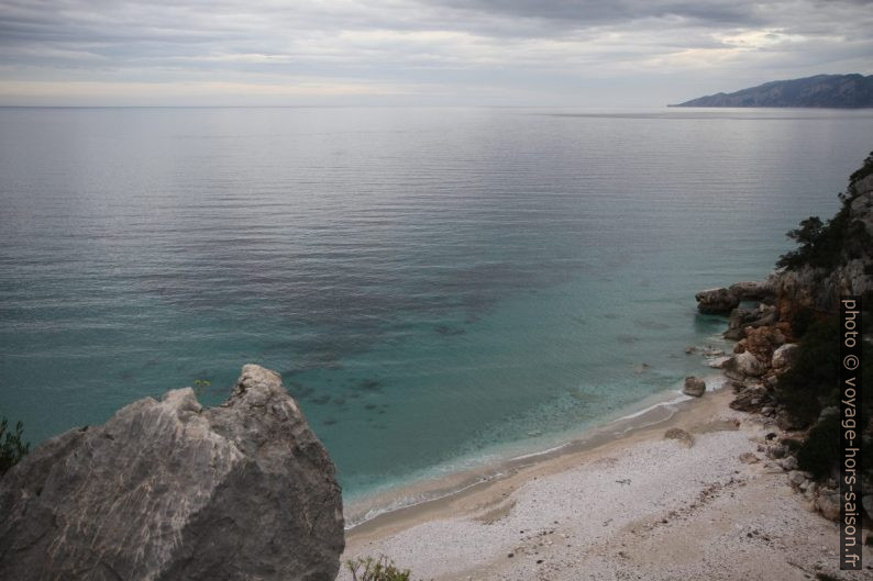 L'horizon hivernal de la Caletta Fuili. Photo © Alex Medwedeff