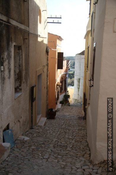 Ruelle étroite à Posada. Photo © Alex Medwedeff