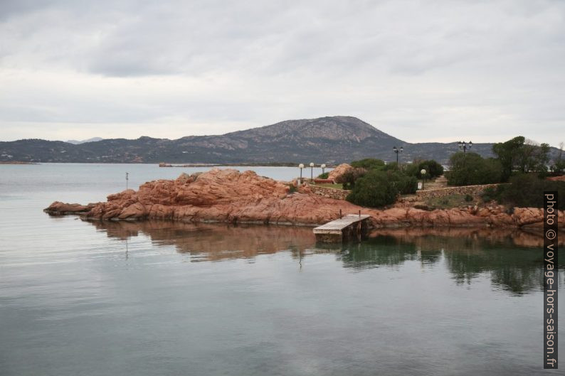 Résidence privée à la Cala Finanza. Photo © Alex Medwedeff