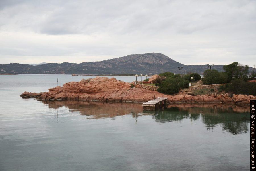Résidence privée à la Cala Finanza. Photo © Alex Medwedeff