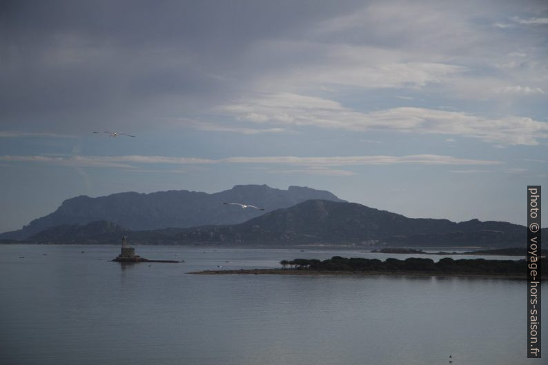 Isola Tavolara e Faro dell'Isola della Bocca. Photo © Alex Medwedeff