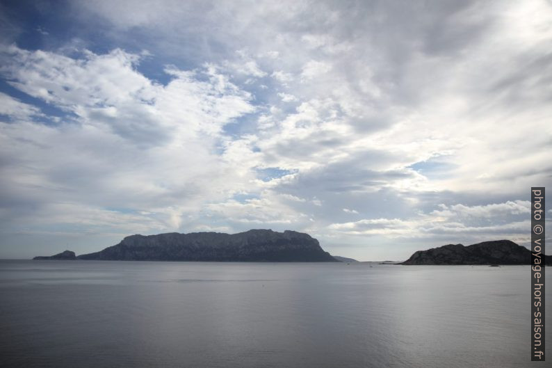Isola Tavolara e Capo Ceraso. Photo © Alex Medwedeff