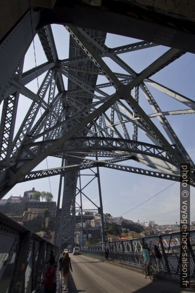 Structure métallique entre les deux nivaux du Pont Dom-Luís. Photo © André M. Winter