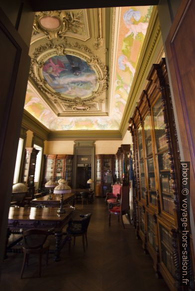 Bibliothèque du Palácio da Bolsa. Photo © André M. Winter