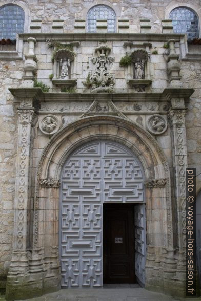Porte de l'église de Santa Clara do Porto. Photo © Alex Medwedeff
