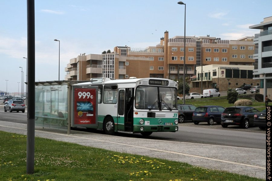 Bus Mercedes-Benz O 305 des années 1980 en service à Porto en 2018. Photo © Alex Medwedeff