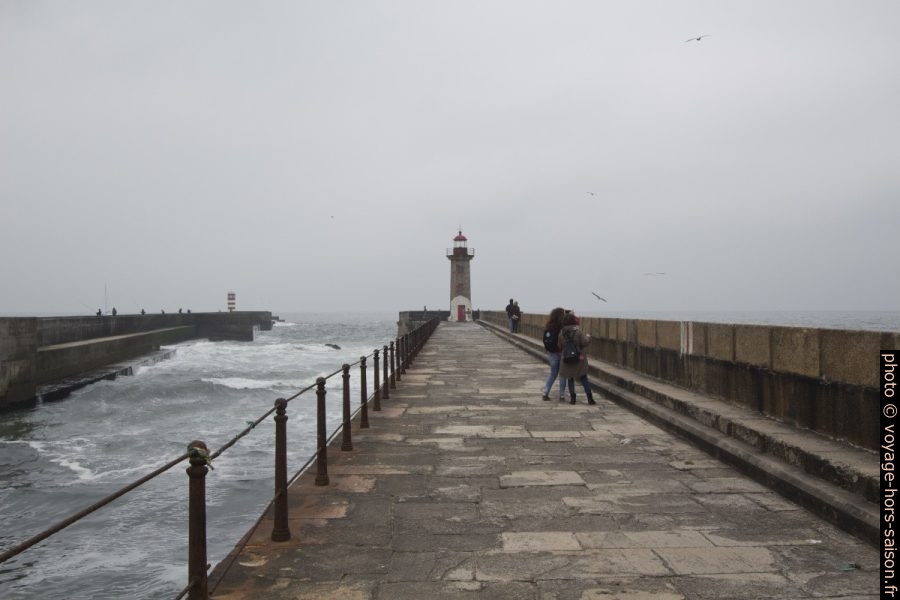Farolim das Felgueiras sur l'ancienne digue au nord de l'estuaire du Douro. Photo © André M. Winter