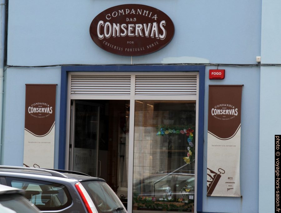 Local de vente de la Companhia das Conservas Portugal Norte. Photo © André M. Winter