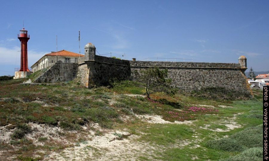 Phare et le Forte de São João Baptista à Esposendee. Photo © Alex Medwedeff