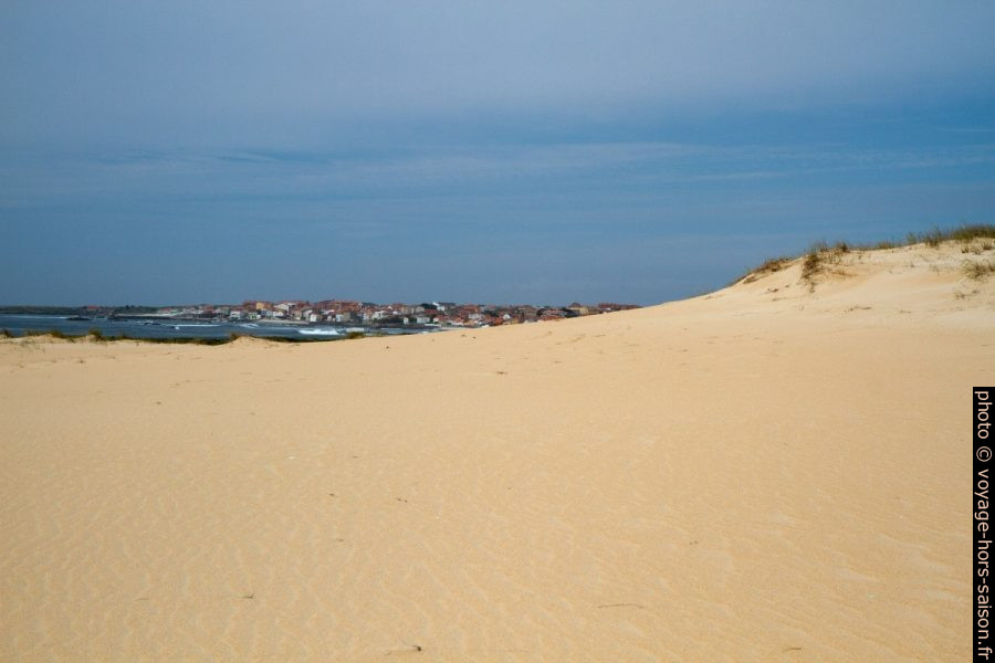 Village de Corrubedo vu de la Dune de Corrubedo. Photo © Alex Medwedeff