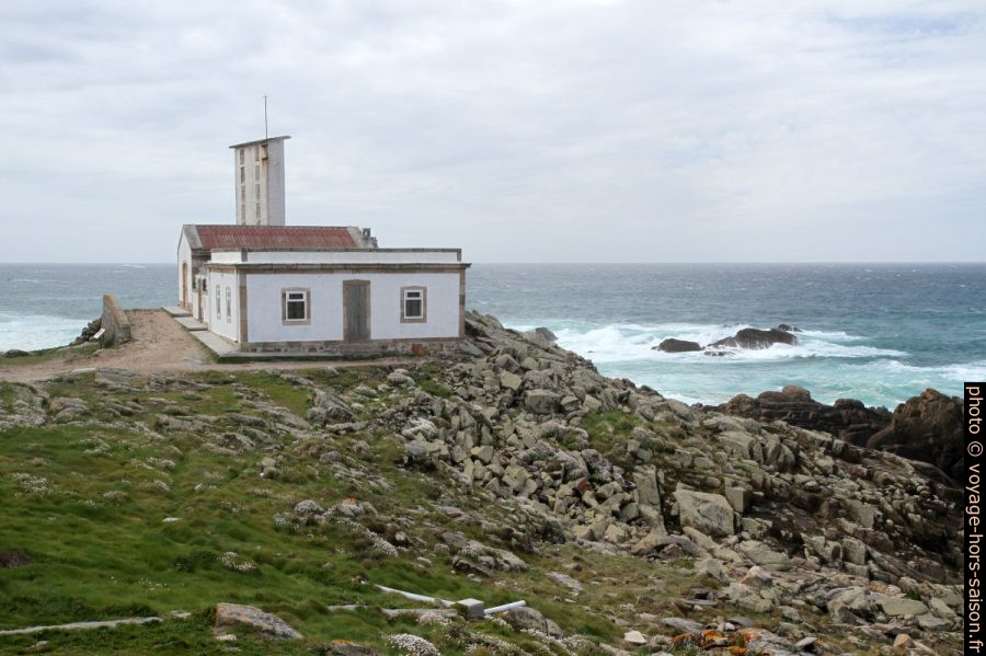 Installation sur le Cabo Corrubedo. Photo © Alex Medwedeff