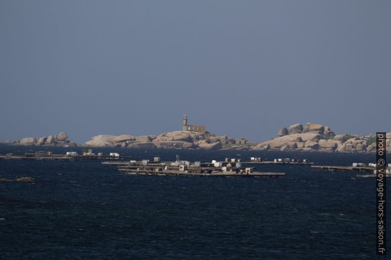 Phare de la Isla Rúa et îlots de cérastoculture. Photo © André M. Winter