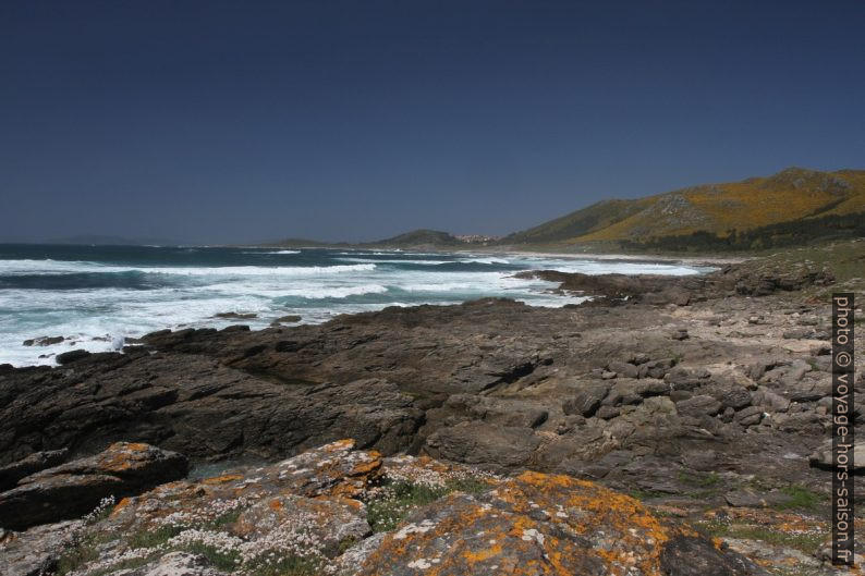 Vue vers le nord et vers Lira. Photo © Alex Medwedeff