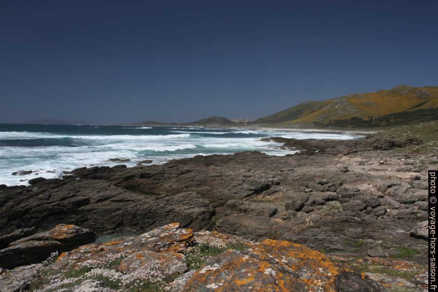 Vue vers le nord et vers Lira. Photo © Alex Medwedeff