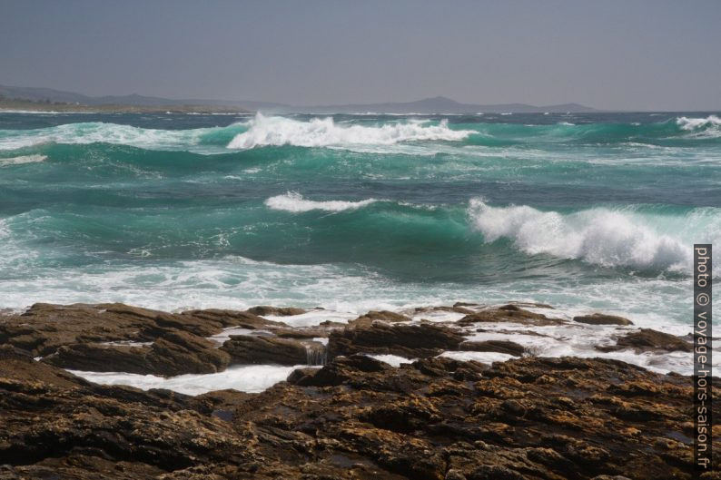 Mer tumultueuse à la Punta Ínsua. Photo © Alex Medwedeff