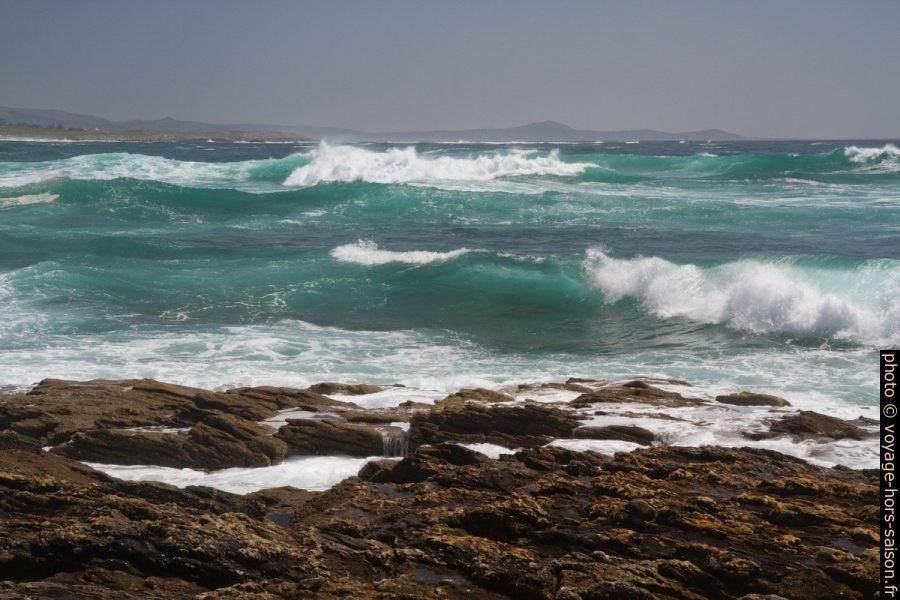 Mer tumultueuse à la Punta Ínsua. Photo © Alex Medwedeff