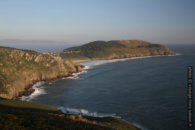 Cap Finisterre peu avant le coucher du soleil. Photo © Alex Medwedeff