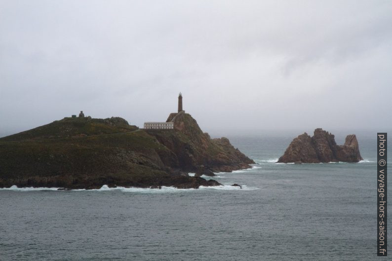 Cabo Vilán et Illa Vilán de Fóra. Photo © Alex Medwedeff