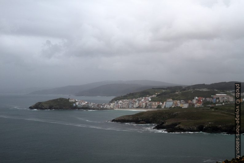 Vue vers Malpica de Bergantiños. Photo © Alex Medwedeff