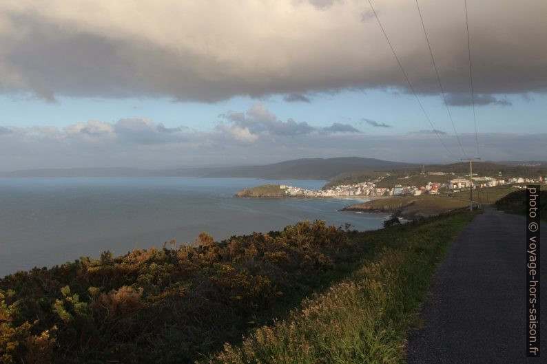 Derniers rayons de soleil sur Malpica de Bergantiños. Photo © André M. Winter