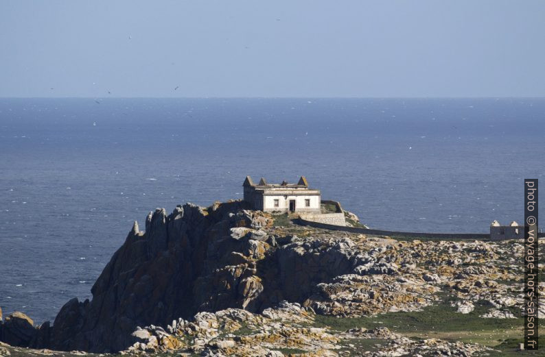 Ruines sur l'île Sisarga Grande. Photo © André M. Winter