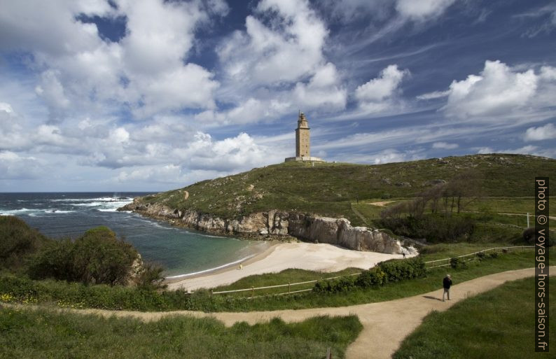 La Tour d'Hercule et la Praia das Lapas. Photo © André M. Winter