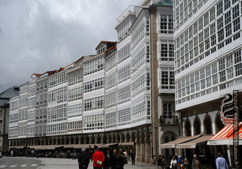 Galeries couvertes de la Coruña. Photo © Alex Medwedeff