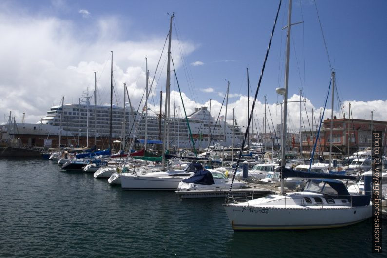 Port de la Coruña. Photo © Alex Medwedeff