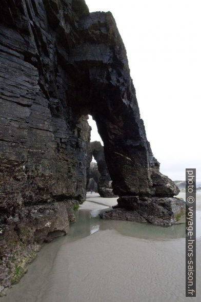 Plusieurs arches de la Praia de Augas Santas. Photo © André M. Winter