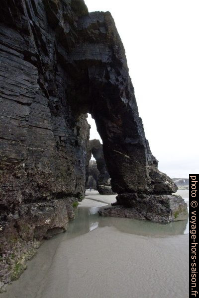 Plusieurs arches de la Praia de Augas Santas. Photo © André M. Winter