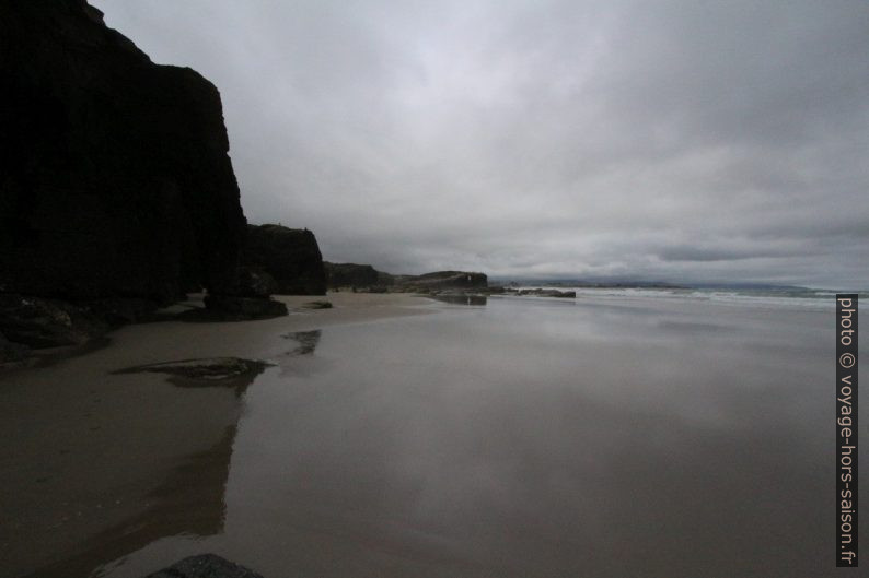 Ciel couvert à la Praia de Augas Santas. Photo © André M. Winter