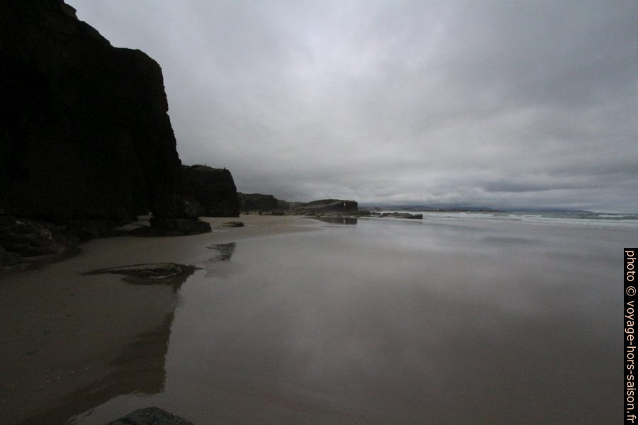 Ciel couvert à la Praia de Augas Santas. Photo © André M. Winter