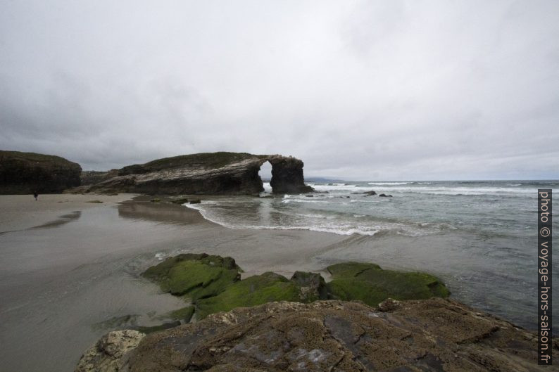 Une arche naturelle de la Playa de las Catedrales. Photo © André M. Winter