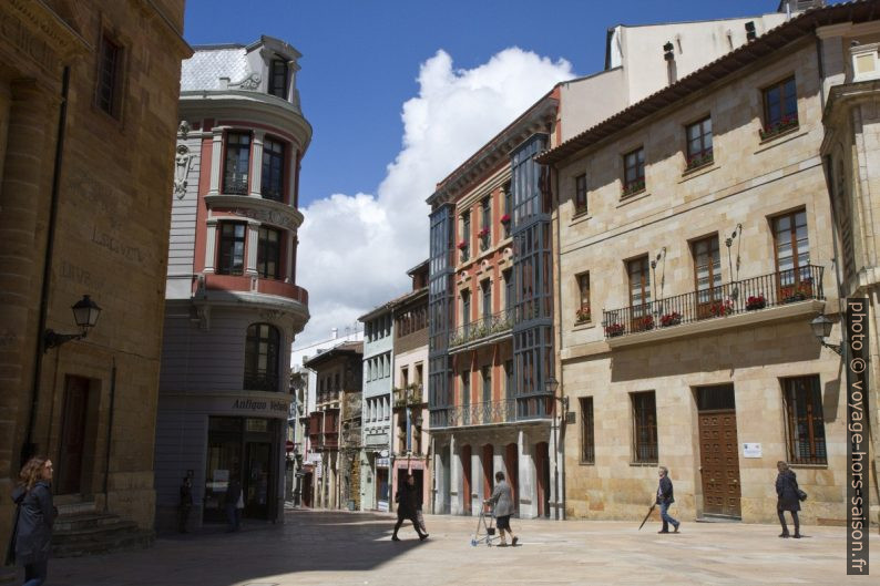 Calle el Peso. Photo © Alex Medwedeff