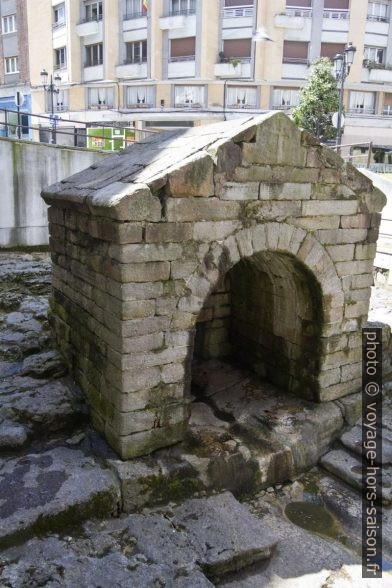 Fuente de Foncalada. Photo © André M. Winter