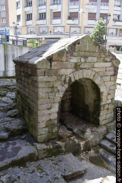 Fuente de Foncalada. Photo © André M. Winter